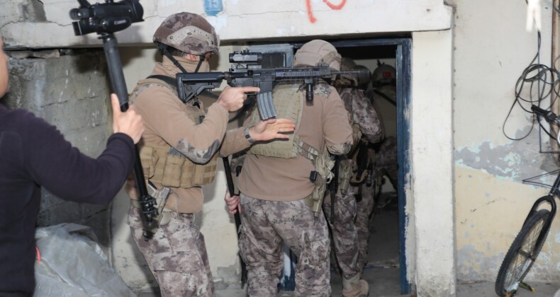 Mersin’de sanal dolandırıcılara eş zamanlı operasyon: 19 gözaltı