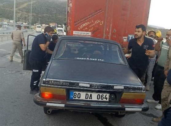 Otomobil tıra arkadan çarptı: 1 ölü