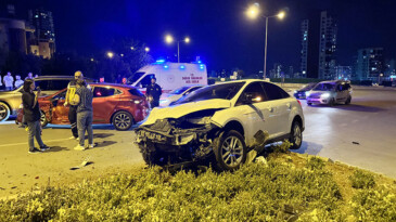 Mersin’de iki otomobil çarpıştı: 5 yaralı