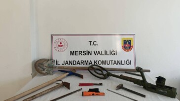 Mersin’de kaçak kazı yapan 2 kişi yakalandı