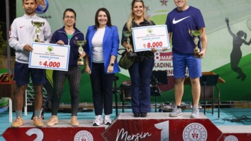 Kadınlar Günü Tenis Turnuvası’nda dereceye girenlere ödülleri verildi