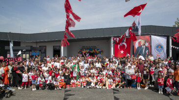 Büyükşehir 23 Nisan sevincini kente yaydı