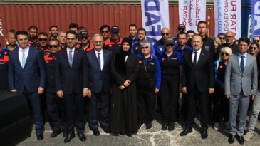 ‘Türkiye-Katar Gazze İyilik Gemisi’ Mersin’den uğurlandı