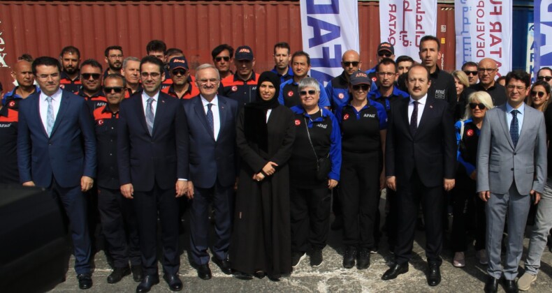 ‘Türkiye-Katar Gazze İyilik Gemisi’ Mersin’den uğurlandı