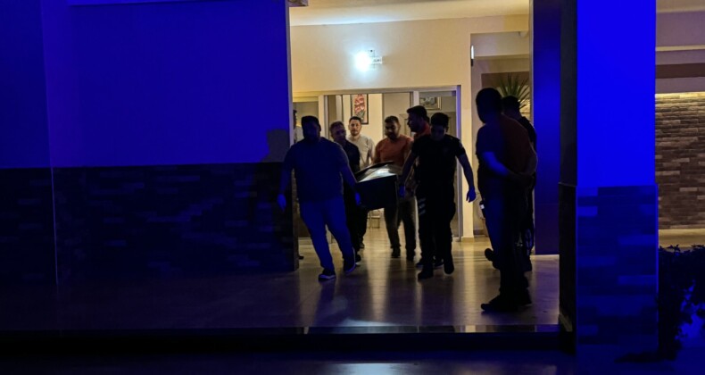 Boşanma aşamasındaki eşini öldürüp intihar etti