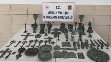 Mersin’de ikisi heykel 74 parça tarihi eser ele geçirildi