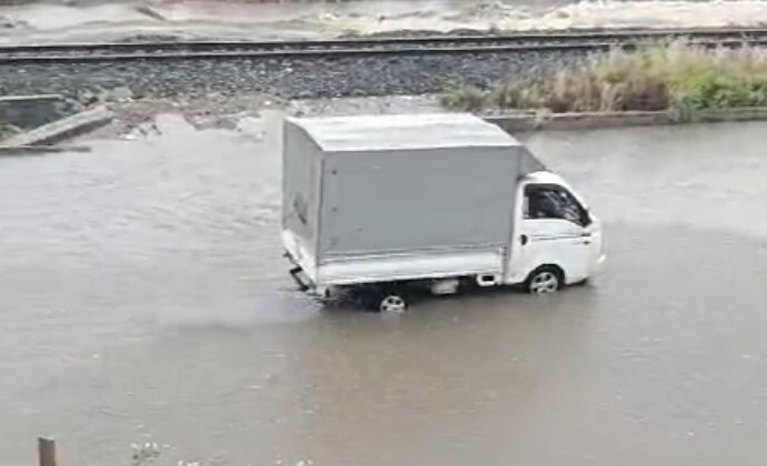 Tarsus sağanak yağmurda sular altında kaldı