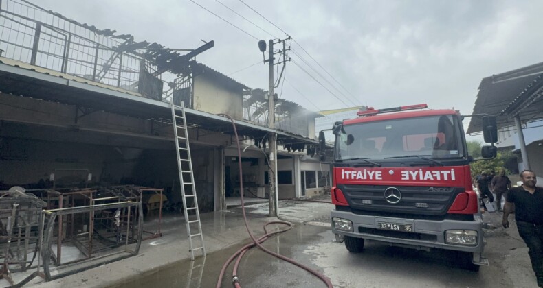 Mersin’de polyester atölyesinde çıkan yangın söndürüldü