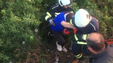 Tarsus’ta kontrolden çıkan araç yan yattı: 2 yaralı