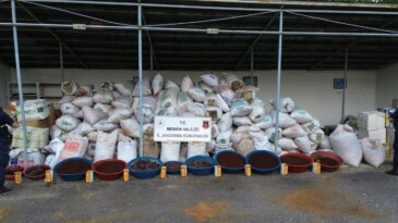 Mersin’de 10 ton kaçak tütün ele geçirildi