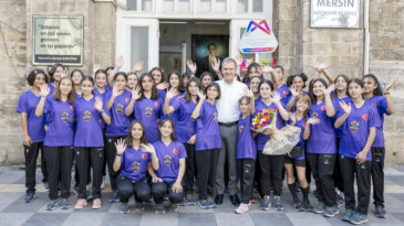 Kır Çiçekleri yeni çiçeklerini arıyor