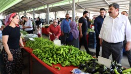Başkan Yıldız, üretici ve köylü pazarını gezdi