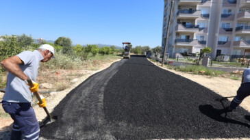 Mezitli Belediyesi yol bakım çalışmalarında hızını kesmiyor!