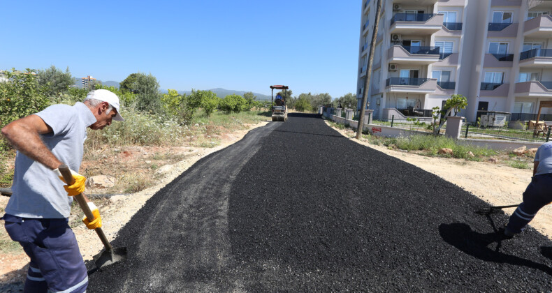 Mezitli Belediyesi yol bakım çalışmalarında hızını kesmiyor!