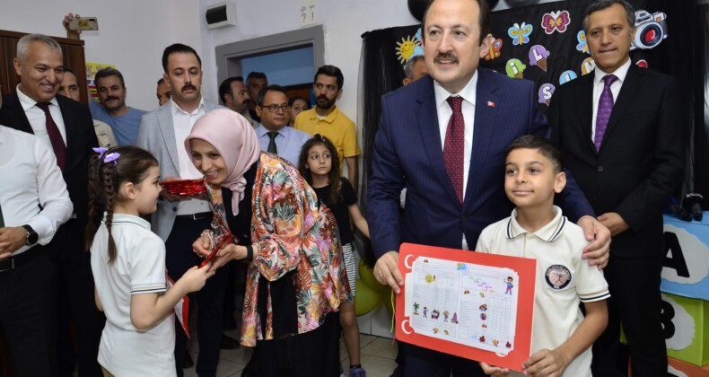 Mersin’de öğrenciler karne heyecanı yaşadı
