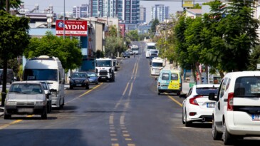 Tarsus’ta caddeler yenileniyor