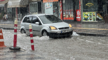 Mersin’de yaz yağmuru etkili oldu
