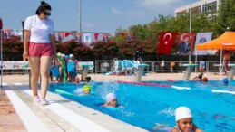 Mersin’de yüzme kursları sürüyor