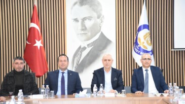 Tarsus’ta Üretici Her Üründen Zarar Etti