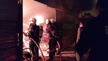 Akdeniz’de korkutan depo yangını