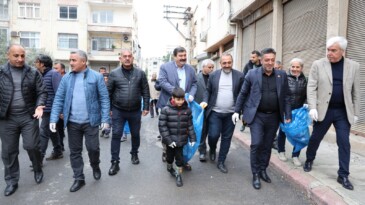 Toroslar’da temizlik seferberliği devam ediyor