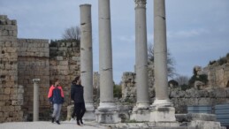 Perge Antik Kenti’ni 157 Bin Kişi Ziyaret Etti