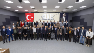 Vahap Seçer: “Sokağın Sesini Dinlemeyen Siyasetçi Başarılı Olamaz”