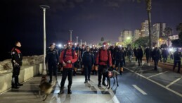 Mersin’de Depremzedeler İçin Sessiz Yürüyüş Düzenlendi