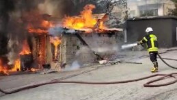 6 Kişilik Ailenin Evi Alev Alev Yandı