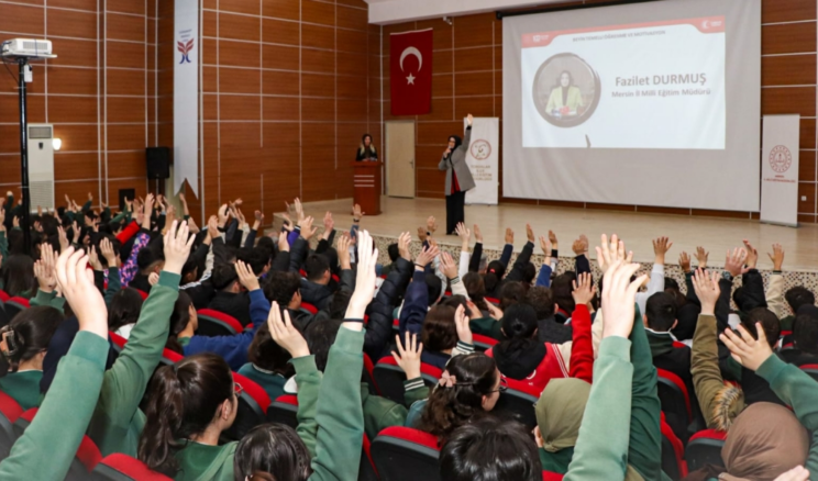 Öğrencilere Seminere Büyük İlgi