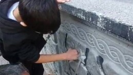 Oyun Oynarken Parmağını Duvara Sıkıştırdı
