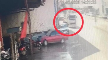 Kamyonun kasası çocuklara çarptı