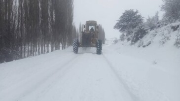 Mersin Mut’ta Kar Yağışı Nedeniyle Kapalı Yollar Açıldı
