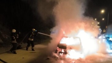 Tarsus’ta Otoyolda Araç Yangını