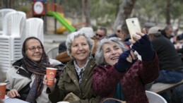 Mersin’de Emekliler Tabiat Parkı’nda Keyifli Bir Gün Geçirdi