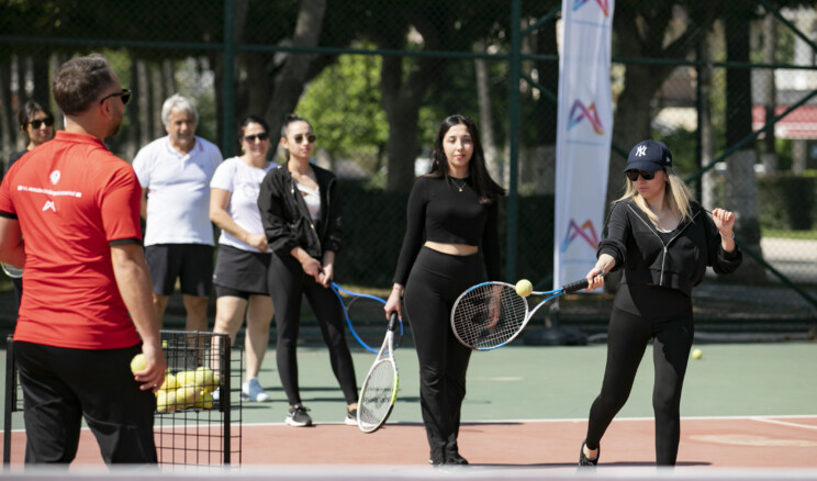 Mersin Büyükşehir’den Ücretsiz Tenis Kursu İmkanı