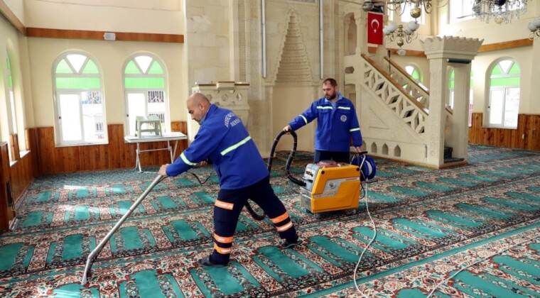 Akdeniz’de Camiler Bayrama Hazır