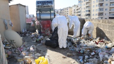 Toroslar’da Çöp Ev Temizlendi