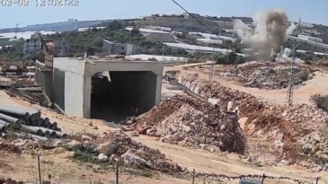 Kaya Parçaları Evlere İsabet Etti: 2 Yaralı