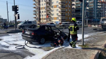 Tarsus’ta Otomobil Yangını