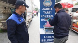 Akdeniz’de zabıta ekipleri pazar yerini denetledi