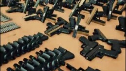 Mersin’de Silah Kaçakçılığına Yönelik Operasyon: 353 Tabanca ve 913 Parça Ele Geçirildi