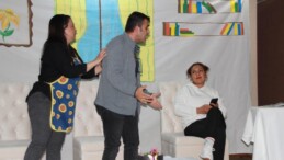 Öğretmenlerden “Kahve Bahane” Tiyatro Gösterisi