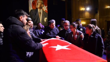 Keman sanatçısı Laçin Akyol’un yaşamını yitirdiği kaza anı kamerada