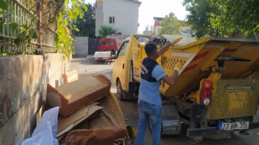 Çöp taksilerle tonlarca atık temizleniyor