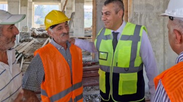 Mersin Valisi Toros, Tarsus’ta yapımı süren eğitim yatırımlarını inceledi