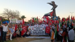 Gazze’ye yardıma giden gemilere temsili selamlama