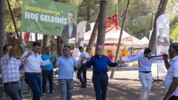 Mersin’de muhtarlar hem stres attı hem de sorunlarını paylaştı