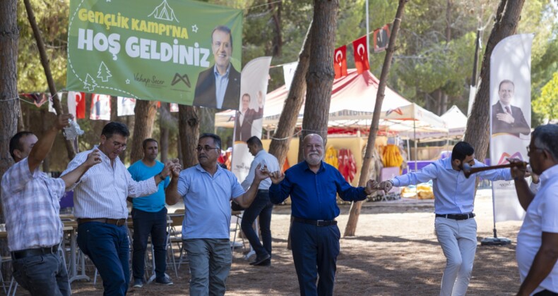 Mersin’de muhtarlar hem stres attı hem de sorunlarını paylaştı