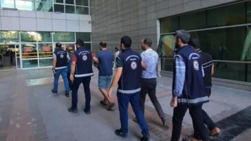 Mersin’de kaçak göçmen operasyonu: 14’ü deport edildi, 4 şüpheli tutuklandı